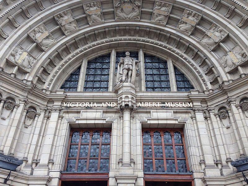 800px-Main_entrance_of_Victoria_and_Albert_Museum.JPG