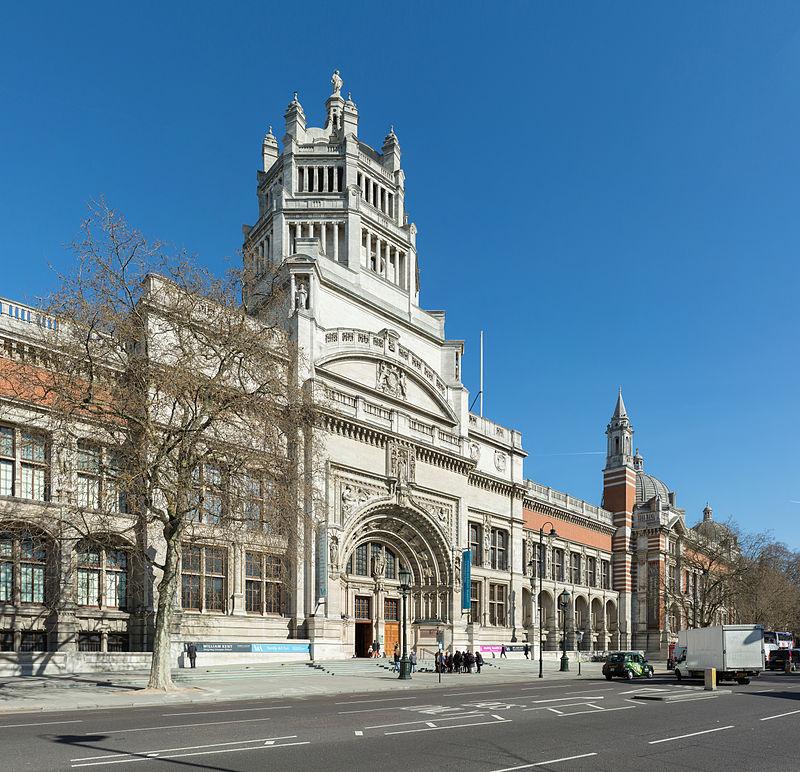800px-Victoria_&_Albert_Museum_Entrance,_London,_UK_-_Diliff.jpg