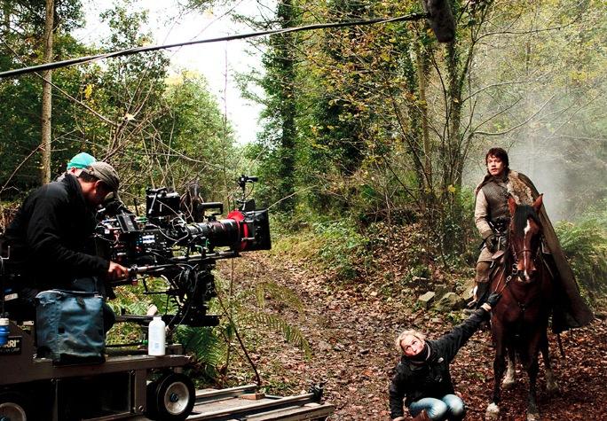 Behind-the-Scenes-game-of-thrones-25314675-972-475.jpg