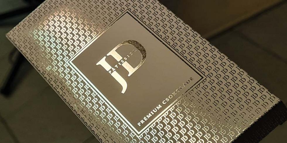 Prémium csokoládé doboz ezüst prégeléssel Prémium-csokoládé-doboz-ezüst-prégeléssel.jpg